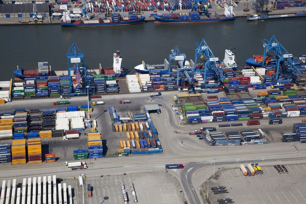Containerterminal vanuit de lucht